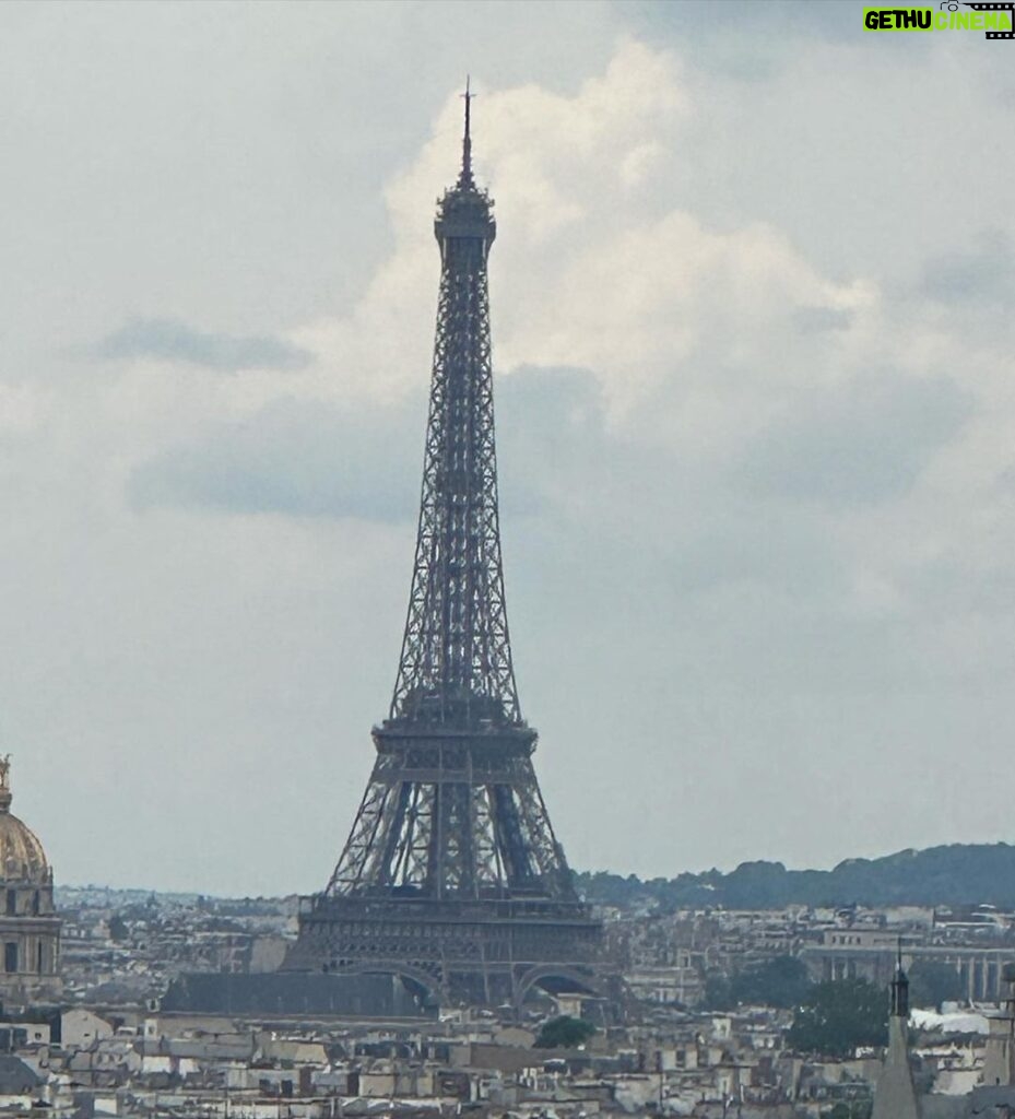 João Guilherme Ávila Instagram - Jota in Paris, Temp. 1 ❤️ Semana quente por aqui! Paris, France