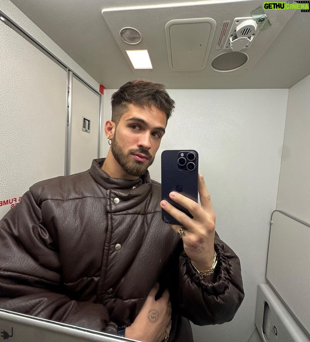 João Guilherme Ávila Instagram - Jota in Paris, Temp. 1 ❤️ Semana quente por aqui! Paris, France