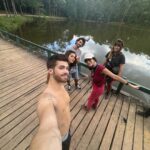 João Guilherme Ávila Instagram – aqui não é um tchau, é um “até logo” 😊
A 3ª Temporada é a mais especial de todas (até agora).
Já to me coçando pra experimentar o que cozinhamos… e QUE RECEITA! 
obrigado pelo carinho de todos que participaram, que ajudaram a tirar isso do papel. 
Amo criar ao lado de pessoas que me inspiram, sempre vale a pena… @netflixbrasil @glazentretenimento ❤️‍🩹