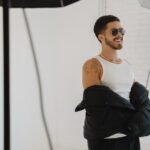 João Guilherme Ávila Instagram - #TBT da campanha que tive o prazer de fazer parte com a @rayban e apresentar para vocês os lançamento da coleção Reverse, com lentes invertidas nos modelos mais icônicos da marca! Me conta aí qual você mais gostaram #publi