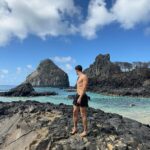 João Guilherme Ávila Instagram – só to procurando um pouquinho de paz pro coração, só isso 🩵 Morro Dois Irmãos (Fernando de Noronha)