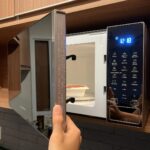 João Guilherme Ávila Instagram - A B Friday, Black Friday da @brastemp, só vai até amanhã e já chegou aqui em casa esse micro-ondas lindão, e olha só: ele tem receitas pré-programadas que ajudam na correria e o mais brabo que é a função Tira Odor, que ajuda na limpeza eliminando odores depois de preparar qualquer coisa! Não deixe no carrinho o sonho de ter uma Brastemp, corre para o site! #BFriday #MeuCarrinhoBrastemp #publi
