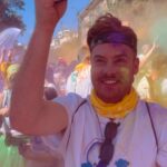 João Pedro Bernardes Instagram - O mundo precisa(va) de mais cor 🌈 A The Color Run by Ageas é muito mais que uma corrida, é um convite para todos/as fazerem exercício físico e se divertirem! 🥰  Obrigado @ageasgrupo pelo convite, e por tornarem o mundo num lugar mais feliz! Foram, sem dúvida, os 5km mais felizes e coloridos do Planeta! #GrupoAgeasPortugal #thecolorrunportugal / p u b Gondomar, Portugal