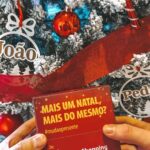 João Pedro Bernardes Instagram - Mais um Natal e mais do mesmo? 👀  63% dos portugueses oferecem os mesmos 🎁 de Natal todos os anos! Por isso, este ano o Pedro foi desafiado pelo @centro.norteshopping a refletir e a comprar-me o presente perfeito!  Ele sabe o quão fã sou de ASMR e o quanto isso me ajuda a reduzir o stress do dia. Como os meus phones se estragaram, ele foi em busca de uns novos! E claro.. também foi em busca de chocolates! Que podem ser uma prenda comum mas nunca falham 🍫  E tu? Já sabes o que vais oferecer? Não faças parte das estatísticas! Desembrulha-te de Preconceitos, e #mudaopresente 🫶🏻  #CentroNorteShopping #Natal / pub