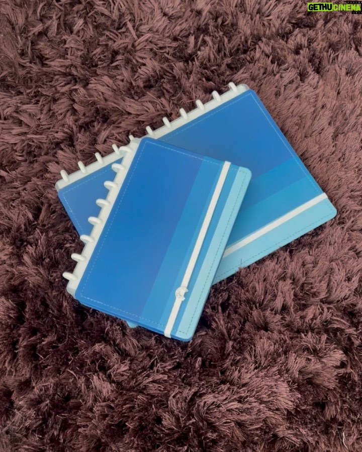 João Pedro Bernardes Instagram - E se o Cara Coroa tivesse ficado para sempre guardado num papel? Onde e como estaríamos agora? A nossa vida mudou porque um dia tivemos uma ideia, escrita em papel, que decidimos torná-la em realidade. As tuas ideias também podem mudar a tua vida, o primeiro passo é escrevê-las! Para te ajudar, surge agora o Blue Creative Journal, um Caderno Inteligente em colaboração com o Miguel Luz, para expressares toda a tua arte e criatividade. Escreve, confessa, planeia todos os teus sonhos e desejos mas luta todos os dias para que se tornem realidade e saltem do caderno! Agarra já o teu @cadernointeligente_pt e dá luz às tuas ideias ✨ . . . P U B #ci #cadernointeligente #weloveci #cadernointeligentept