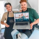 João Pedro Bernardes Instagram – O Menu Cara Coroa está a ser cozinhado com a ajuda da @dominios.pt 👨🏻‍🍳
Ao aceitarmos fazer parte do #clubedominiospt, decidimos tirar da gaveta este projeto que estava guardado para ser lançado há muito tempo!
De forma grátis registámos o nosso domínio, temos e-mail profissional e podemos criar o nosso website com a ajuda de vários templates da dominios.pt 🫶🏻 o processo tem sido muito (MUITO!!) simples e rápido!
Para nós o melhor é termos tudo o que precisamos para criar um website num único lugar e a possibilidade de customizar tudo ao nosso gosto ✌🏻
Se também tu tens um projeto que queres lançar, este é o momento certo 🤍 PUB
