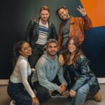 João Pedro Bernardes Instagram - O João e o Pedro de há 5 anos atrás iriam ficar tão orgulhosos deste momento das suas vidas! O Cara Coroa é o nosso compromisso, é algo tão profundo e especial para nós, que apenas podemos agradecer a todos que nos têm feito sorrir e têm sorrido connosco 🧡 Obrigado à @megahitstagram por nos ter dado o tempo e espaço para celebrar este momento com vocês! Estamos felizes! 🫶🏻