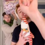 João Pedro Bernardes Instagram – Quem aqui também fica sempre responsável por comprar as prendas de natal? 😂🎄🎁
.
.
.
#christmas #christmasdecor #santa #santaclaus #lifestyle #portugal #trend #viral #couple #couplelgbt #lgbt #reels #comedia #comédia #humor #natal #natal2022
