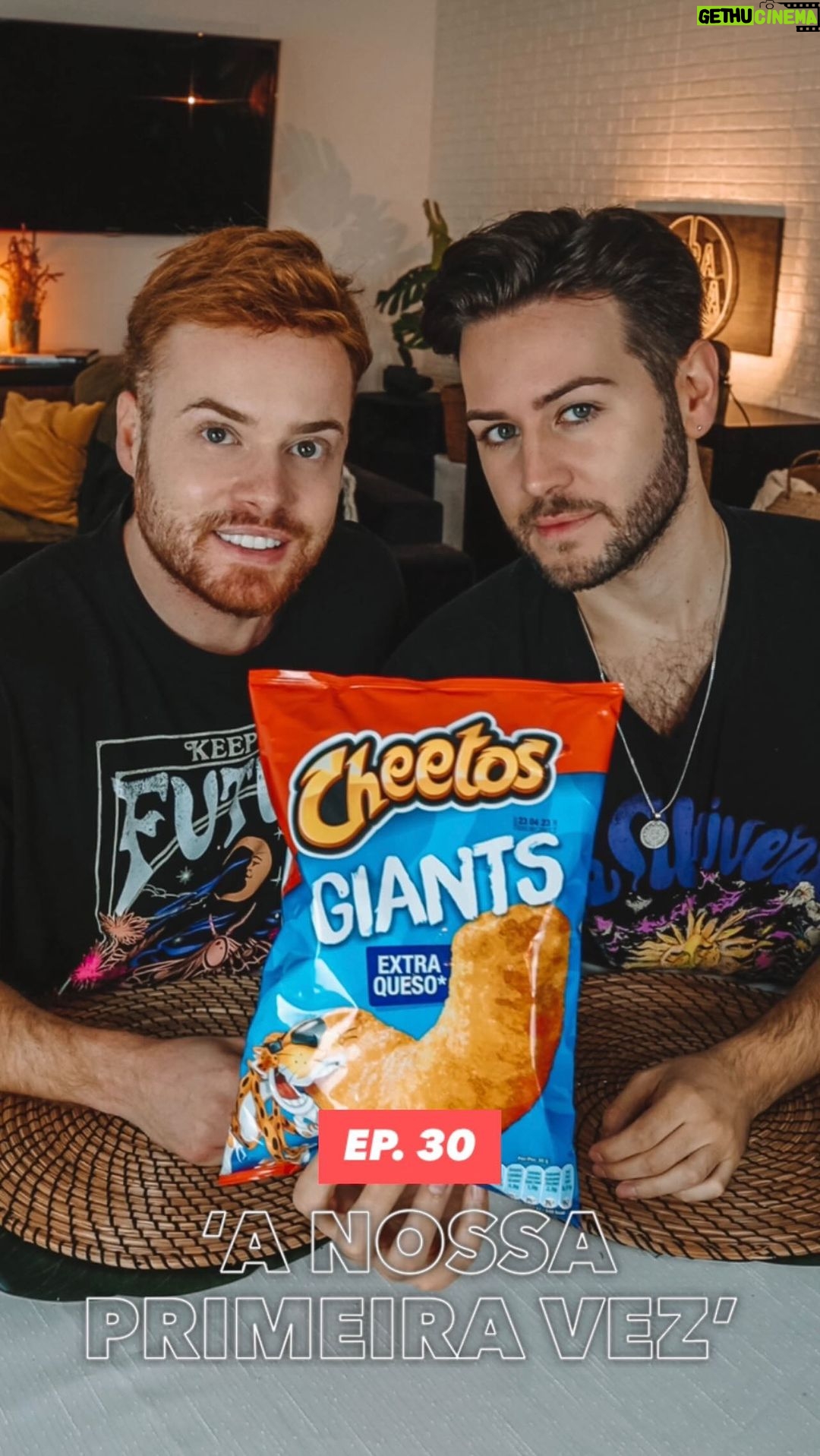 João Pedro Bernardes Instagram - Hoje vamos provar os Cheetos Giants com extra queijo! 🤤 Diz-nos se já provaste ou se gostavas de provar! 🧀👀 E próximo domingo há novo episódio!✌🏻 . . . #ANossaPrimeiraVez #lifestyle #portugal #food #comida #foodies #couple #couplelgbt #lgbt #reels #continente #compras #ginger #ruivo #cheetos #chips #batatasfritas #fries