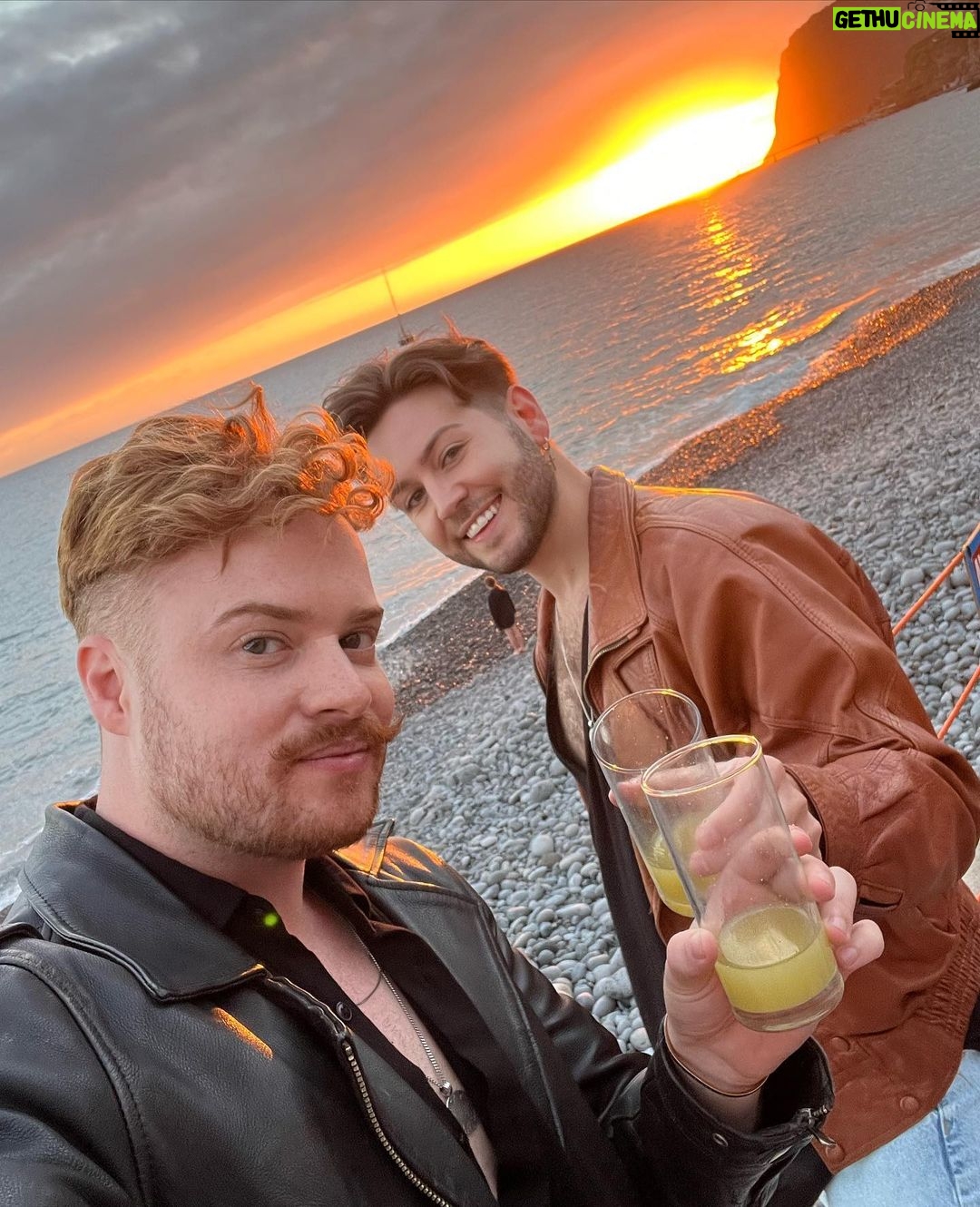 João Pedro Bernardes Instagram - Por mais ponchas e sunsets 🍹✨ . . . #madeira #ilhadamadeira #visitportugal #visitmadeira #travel #lifestyle #foodie #couple #lgbtq #portugal #caracoroablog Madeira, Portugal