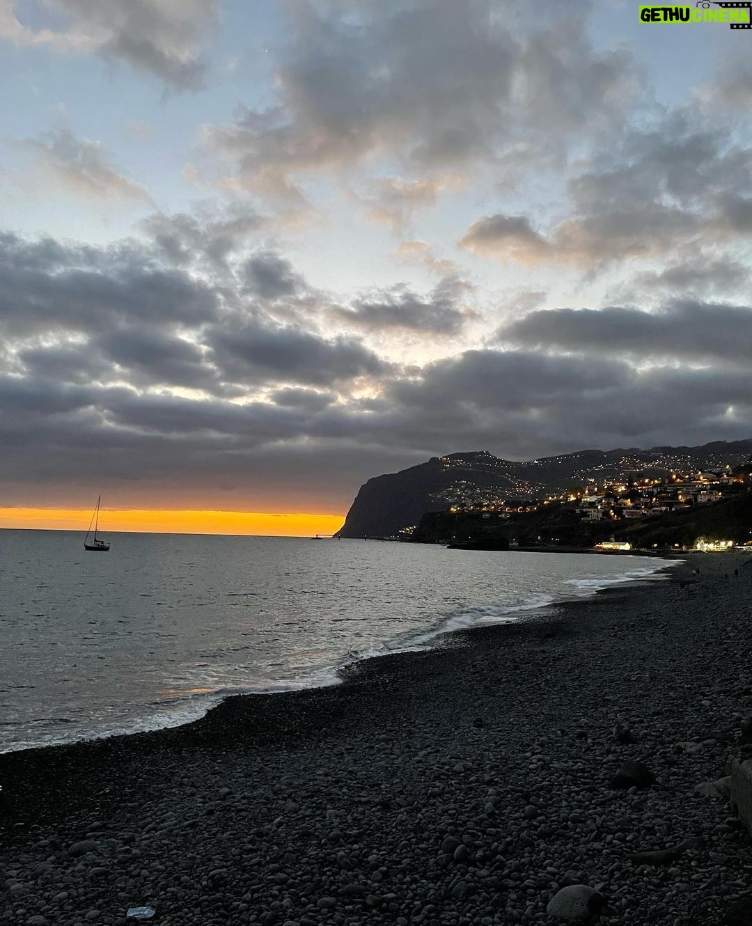 João Pedro Bernardes Instagram - Por mais ponchas e sunsets 🍹✨ . . . #madeira #ilhadamadeira #visitportugal #visitmadeira #travel #lifestyle #foodie #couple #lgbtq #portugal #caracoroablog Madeira, Portugal