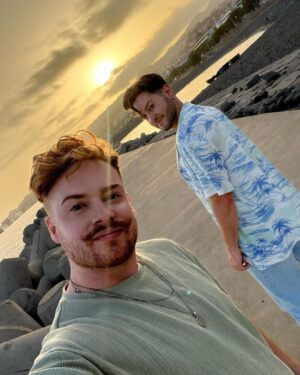João Pedro Bernardes Instagram - Dia 2: Câmara de Lobos, Cabo Girão e as famosas bebidas Poncha e Nikita! ✌🏻🏝️ Um dia em grande 🤍
.
.
.
#madeira #ilhadamadeira #visitportugal #visitmadeira #travel #lifestyle #foodie #couple #lgbtq #portugal #caracoroablog