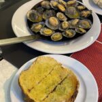 João Pedro Bernardes Instagram - Resumo do primeiro dia destes dois perdidos pela ilha ✈️🏝️ . . . #madeira #ilhadamadeira #visitportugal #visitmadeira #travel #lifestyle #foodie #couple #lgbtq #portugal #caracoroablog Funchal, Madeira, Portugal