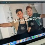 João Pedro Bernardes Instagram – O Menu Cara Coroa está a ser cozinhado com a ajuda da @dominios.pt 👨🏻🍳
Ao aceitarmos fazer parte do #clubedominiospt, decidimos tirar da gaveta este projeto que estava guardado para ser lançado há muito tempo!
De forma grátis registámos o nosso domínio, temos e-mail profissional e podemos criar o nosso website com a ajuda de vários templates da dominios.pt 🫶🏻 o processo tem sido muito (MUITO!!) simples e rápido!
Para nós o melhor é termos tudo o que precisamos para criar um website num único lugar e a possibilidade de customizar tudo ao nosso gosto ✌🏻
Se também tu tens um projeto que queres lançar, este é o momento certo 🤍 PUB