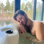 João Pedro Bernardes Instagram – Quem faz anos quem é? 🙋🏻‍♂️🥳 um resumo do meu dia, com tudo o que eu mais amo: 🎂🥂👨🏻‍🦰🛁🧖‍♂️🏔️🍔💤 

E ainda dizem que não existem planos perfeitos 🤍

Feliz 🫶🏻