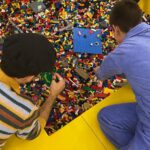 João Pedro Bernardes Instagram – A entrar no espírito natalício 🎄🤍 Ontem foi a festa de Natal da @lego, e para nós é como se marcasse o início da época do Natal (até mais do que ouvir a Mariah cantar ✌🏻). Voltando a assuntos sérios: por cada presente construído por vocês em peças Lego, e se o partilharem nas redes sociais com a hashtag #BuildToGive, a Lego oferecerá um presente a uma criança desfavorecida, dando-lhe a hipótese de brincar e ter um natal com um bocadinho mais cor 🎁

Aqui ficam as fotografias que mostram a festa, e claro, vejam os presentes que construímos ☺️

Façam parte desta iniciativa e juntos vamos construir um mundo melhor 🥰

Obrigado @suit.pr pelo incrível convite, que se tornou já uma tradição de Natal 🎅🏼 🫶🏻
.
.
.
#lego #forthejoyofplay #legoportugal #lifestyle #portugal #ginger #ruivo #redhead #couple #lgbt #lisboa #lisbon #couplelove #christmas #family #rebuildtheworld #toys