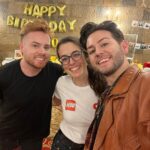 João Pedro Bernardes Instagram – A entrar no espírito natalício 🎄🤍 Ontem foi a festa de Natal da @lego, e para nós é como se marcasse o início da época do Natal (até mais do que ouvir a Mariah cantar ✌🏻). Voltando a assuntos sérios: por cada presente construído por vocês em peças Lego, e se o partilharem nas redes sociais com a hashtag #BuildToGive, a Lego oferecerá um presente a uma criança desfavorecida, dando-lhe a hipótese de brincar e ter um natal com um bocadinho mais cor 🎁
Aqui ficam as fotografias que mostram a festa, e claro, vejam os presentes que construímos ☺️
Façam parte desta iniciativa e juntos vamos construir um mundo melhor 🥰
Obrigado @suit.pr pelo incrível convite, que se tornou já uma tradição de Natal 🎅🏼 🫶🏻
.
.
.
#lego #forthejoyofplay #legoportugal #lifestyle #portugal #ginger #ruivo #redhead #couple #lgbt #lisboa #lisbon #couplelove #christmas #family #rebuildtheworld #toys