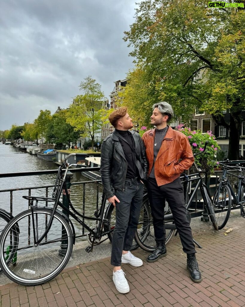 João Pedro Bernardes Instagram - faz swipe left e right rápido e vê-nos a ser cheesy 😂❤️❌❌❌ Amsterdam, Netherlands