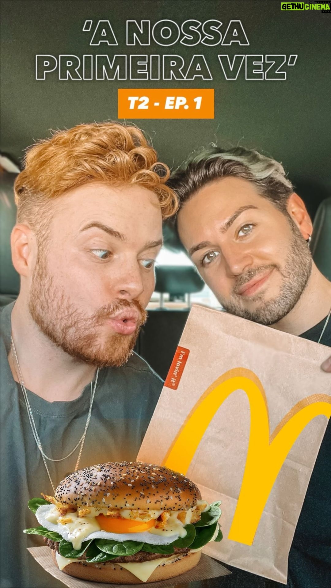 João Pedro Bernardes Instagram - Experimentámos o novo hambúrguer do McDonald’s: o Maestro Ovo Benedict 🍔 Achamos que esta é uma boa forma para estrearmos a temporada 2 da série ‘A Nossa Primeira Vez’, onde vamos provar comida que nunca experimentámos e fazer coisas que nunca fizemos! 👀 Esta serie terá vários episódios, por isso diz-nos o que gostavas de ver nos próximos! 🫶🏻 Ps. deixa o emoji do 🍔 nos comentários se gostavas de experimentar esta novidade do McDonald’s! . . . #ANossaPrimeiraVez #lifestyle #portugal #food #comida #foodies #mcdonalds #foodreels#mcdonaldsportugal #burger #reels