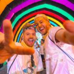 João Pedro Bernardes Instagram - O mundo precisa(va) de mais cor 🌈 A The Color Run by Ageas é muito mais que uma corrida, é um convite para todos/as fazerem exercício físico e se divertirem! 🥰  Obrigado @ageasgrupo pelo convite, e por tornarem o mundo num lugar mais feliz! Foram, sem dúvida, os 5km mais felizes e coloridos do Planeta! #GrupoAgeasPortugal #thecolorrunportugal / p u b Gondomar, Portugal