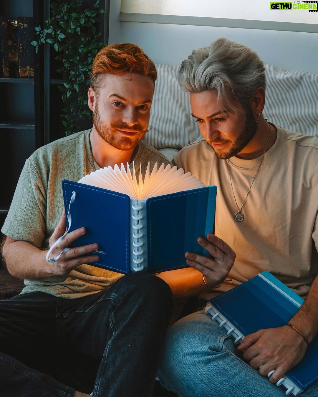 João Pedro Bernardes Instagram - E se o Cara Coroa tivesse ficado para sempre guardado num papel? Onde e como estaríamos agora? A nossa vida mudou porque um dia tivemos uma ideia, escrita em papel, que decidimos torná-la em realidade. As tuas ideias também podem mudar a tua vida, o primeiro passo é escrevê-las! Para te ajudar, surge agora o Blue Creative Journal, um Caderno Inteligente em colaboração com o Miguel Luz, para expressares toda a tua arte e criatividade. Escreve, confessa, planeia todos os teus sonhos e desejos mas luta todos os dias para que se tornem realidade e saltem do caderno! Agarra já o teu @cadernointeligente_pt e dá luz às tuas ideias ✨ . . . P U B #ci #cadernointeligente #weloveci #cadernointeligentept