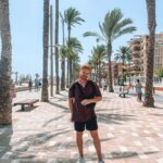João Pedro Bernardes Instagram - 8 dias de 🤍🍸🌊🌞🍦 ps. a foto 9 está… 🥹👶🏼 . . . #caracoroablog #beach #lifestyle #outfit #youtuber #vlogger #explore #igersportugal #portugal #spain #visitspain #alicante #couple #lgbt Alicante, España