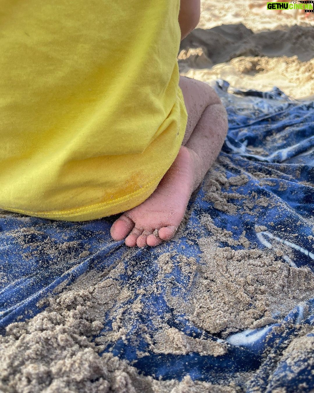 João Pedro Bernardes Instagram - 8 dias de 🤍🍸🌊🌞🍦 ps. a foto 9 está… 🥹👶🏼 . . . #caracoroablog #beach #lifestyle #outfit #youtuber #vlogger #explore #igersportugal #portugal #spain #visitspain #alicante #couple #lgbt Alicante, España