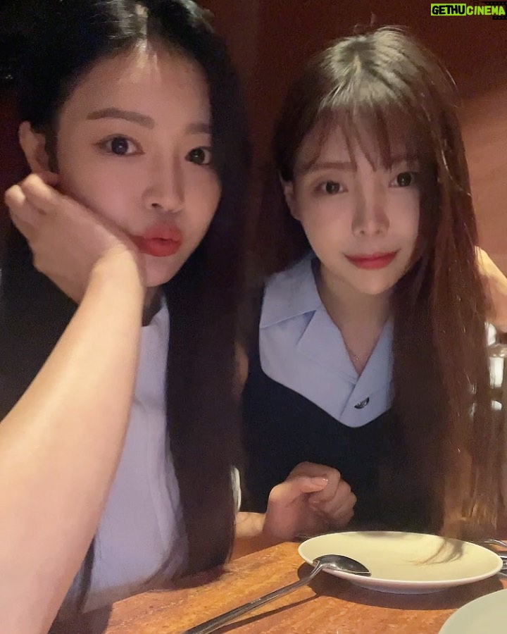 Jo Yoo-jin Instagram - #광고 한달 좀 지난 내 아픈 손가락 @jae_e_u_n 생일디너 ♥️ 몇 주전 부터 미리 예약해야 갈수있는 핫하디 핫한 사브서울 방문 ✌🏻 한우 채끝 스테이크+라비올로+비프타르타르+아티쵸크 조합은 말해뭐해,,, 👍🏻👍🏻 화이트에이어서 레드로 갈아타는데 신기한 오프너를 알게 됬어요 🙌🏻 코라빈 기기를 사용하면 오픈한 와인을 최소 4주동안 보관할 수 있다니! 여러 와인을 테이스팅할때 이용하면 좋을거 같더라구요 ☺️ 조만간 주중에도 한번 가봐야지 ♥️ #압구정 #사브서울 @sav.seoul @ayoungfbc @coravin #초유치맛집 #초슐랭가이드 압구정 Apgujung