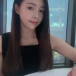 Jo Yoo-jin Instagram - :) #서울드래곤시티호텔 #TheMeditteranean 세미 뷔페에 다녀왔지 ✋🏻 킹스베케이션은 시즌마다 다양한 프로모션 행사를 하는데 이번엔 지중해 요리라니 🫢 주말 디너에는 펍 형태로 라이브 공연도 하면서 뷔페를 즐길수 있다고 하니 '더 메디테라니안' 놓치지 마세요 🥳 내남친 @hyejungkwon1 과의 데이트 너모 즐거웠숨당 🫶🏻 #서울드래곤시티 #스카이킹덤 31F #킹스베케이션 Seoul Dragon City 서울드래곤시티