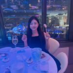 Jo Yoo-jin Instagram - :) #서울드래곤시티호텔 #TheMeditteranean 세미 뷔페에 다녀왔지 ✋🏻 킹스베케이션은 시즌마다 다양한 프로모션 행사를 하는데 이번엔 지중해 요리라니 🫢 주말 디너에는 펍 형태로 라이브 공연도 하면서 뷔페를 즐길수 있다고 하니 '더 메디테라니안' 놓치지 마세요 🥳 내남친 @hyejungkwon1 과의 데이트 너모 즐거웠숨당 🫶🏻 #서울드래곤시티 #스카이킹덤 31F #킹스베케이션 Seoul Dragon City 서울드래곤시티