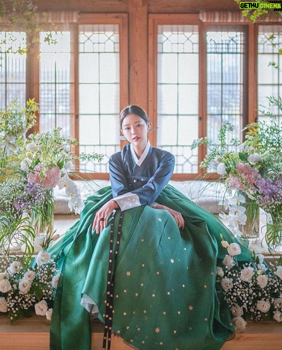 Jo Yoo-jin Instagram - 역시 오늘도 너무 더운 하루지만 월요일 뽜이야 🔥