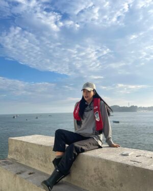 Jo Yoo-jin Instagram - :)

요즘 바다낚시에 
푹 빠져 있는거 아는 분들은 아시쥬 🎣 

방대한 사진들을 어떻게 올릴까 고민하다
밀리고만 있어서 모음집 올려봅니다 😉 

#다이와코리아 #낚도녀 유튜브 매주 목요일 6시 업로드 ! 

다들 보고 캡쳐만 보내지 말구 
댓글로 많은 관심 보여줘여 ❛˓◞˂̵✧ ♥️ 

요즘 가족보다 더 자주 만나는 
#다이와 #스튜디오플렉토 #낚도녀 
고맙고 스릉흡니데이 ♥️