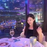 Jo Yoo-jin Instagram - :) #서울드래곤시티호텔 #TheMeditteranean 세미 뷔페에 다녀왔지 ✋🏻 킹스베케이션은 시즌마다 다양한 프로모션 행사를 하는데 이번엔 지중해 요리라니 🫢 주말 디너에는 펍 형태로 라이브 공연도 하면서 뷔페를 즐길수 있다고 하니 '더 메디테라니안' 놓치지 마세요 🥳 내남친 @hyejungkwon1 과의 데이트 너모 즐거웠숨당 🫶🏻 #서울드래곤시티 #스카이킹덤 31F #킹스베케이션 Seoul Dragon City 서울드래곤시티