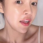Jo Yoo-jin Instagram - #광고 #옥시젠슈티컬스 #OxygenCeuticals 리제논 미스트 출시 기념으로 한정판 프리미엄 패키지를 만났어요 🫶🏻 국내 피부과 성형외과에서도 사용한다고 하니 한층 더 믿음이 가더라구요 😚 미스트만 뿌려도 피부 속부터 촉촉 세럼+크림까지 바르니 탱탱해진게 느껴지더라구요 😳 광고로 만나게 됬지만 제품들이 좋아서 제가 오히려 감사하더라구요 🤭 👉🏻 12/14 8:00 PM 옥시젠슈티컬스 라이브방송 제품에 대해서 궁금하신 분들은 내일 잊지 말고 여기로 👉🏻 @oxygenceuticals.korea 👈🏻 #리제논미스트#리제논세럼#리제논크림 #순수산소케어 #안티에이징크림 #항산화세럼 #노화예방 #이데베논고함량 #트러블케어 Seoul, Korea