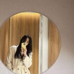 Jo Yoo-jin Instagram - #광고 x @re_you_clinic 연말에 잦은 모임으로 이중턱+볼살쳐짐이 점점 심해지길래 2주 전 , 극약처방하러 #이유클리닉 방문 🙌🏻 제가 추천 받은 #리프팅 레이저 프로그램은 ‘#올리쎄라’라고 ‘올리지오+울쎄라‘가 합쳐진 레이져인데요! 시술후 LDM소노케어 후 관리까지 해주셔서 며칠 뒤 촬영에도 붓기 걱정 없었습니다 😆 이유클리닉에 반해버린 이유 ☝🏻 1. 100% 예약제로 프라이빗한 관리! 2. 원장님이 직접 상담하시고 섬세한 손길의 시술! 허보경 대표 원장님은 서울대 전문의신데 런던 패션 스쿨에서 패션까지 함께 전공하셨대요! 섬세하고 예민한 감각의 터치.. 어느 정도일지 짐작이 가시죠? 🤭 6번 영상은 이중턱보고 충격받은 나.🥹 7번 영상은 시술받고 집에 오는 길에 사라졌던 앞볼 볼륨도 보여서 신난 나.😆 다들 새해가 됬으니 쳐진 피부 끌어 올리러 가요 🤍 #올리쎄라 #울쎄라 #올리지오 #리프팅추천 #압구정피부과 #이유클리닉 #패션닥터 #허보경원장 압구정 Apgujung