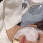 Jo Yoo-jin Instagram - #광고 x @re_you_clinic 연말에 잦은 모임으로 이중턱+볼살쳐짐이 점점 심해지길래 2주 전 , 극약처방하러 #이유클리닉 방문 🙌🏻 제가 추천 받은 #리프팅 레이저 프로그램은 ‘#올리쎄라’라고 ‘올리지오+울쎄라‘가 합쳐진 레이져인데요! 시술후 LDM소노케어 후 관리까지 해주셔서 며칠 뒤 촬영에도 붓기 걱정 없었습니다 😆 이유클리닉에 반해버린 이유 ☝🏻 1. 100% 예약제로 프라이빗한 관리! 2. 원장님이 직접 상담하시고 섬세한 손길의 시술! 허보경 대표 원장님은 서울대 전문의신데 런던 패션 스쿨에서 패션까지 함께 전공하셨대요! 섬세하고 예민한 감각의 터치.. 어느 정도일지 짐작이 가시죠? 🤭 6번 영상은 이중턱보고 충격받은 나.🥹 7번 영상은 시술받고 집에 오는 길에 사라졌던 앞볼 볼륨도 보여서 신난 나.😆 다들 새해가 됬으니 쳐진 피부 끌어 올리러 가요 🤍 #올리쎄라 #울쎄라 #올리지오 #리프팅추천 #압구정피부과 #이유클리닉 #패션닥터 #허보경원장 압구정 Apgujung