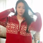 Jo Yoo-jin Instagram - #광고 x @re_you_clinic 연말에 잦은 모임으로 이중턱+볼살쳐짐이 점점 심해지길래 2주 전 , 극약처방하러 #이유클리닉 방문 🙌🏻 제가 추천 받은 #리프팅 레이저 프로그램은 ‘#올리쎄라’라고 ‘올리지오+울쎄라‘가 합쳐진 레이져인데요! 시술후 LDM소노케어 후 관리까지 해주셔서 며칠 뒤 촬영에도 붓기 걱정 없었습니다 😆 이유클리닉에 반해버린 이유 ☝🏻 1. 100% 예약제로 프라이빗한 관리! 2. 원장님이 직접 상담하시고 섬세한 손길의 시술! 허보경 대표 원장님은 서울대 전문의신데 런던 패션 스쿨에서 패션까지 함께 전공하셨대요! 섬세하고 예민한 감각의 터치.. 어느 정도일지 짐작이 가시죠? 🤭 6번 영상은 이중턱보고 충격받은 나.🥹 7번 영상은 시술받고 집에 오는 길에 사라졌던 앞볼 볼륨도 보여서 신난 나.😆 다들 새해가 됬으니 쳐진 피부 끌어 올리러 가요 🤍 #올리쎄라 #울쎄라 #올리지오 #리프팅추천 #압구정피부과 #이유클리닉 #패션닥터 #허보경원장 압구정 Apgujung