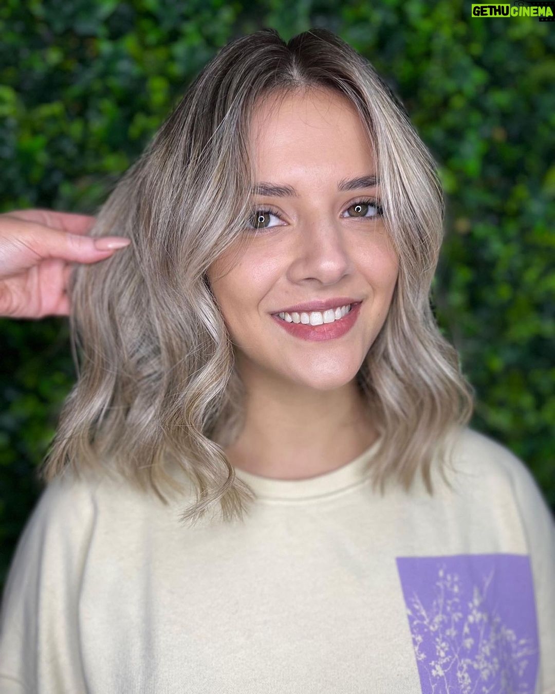 Joana França Instagram - 💇🏼♀️🙎🏼♀️💁🏼♀️ New Look 💥 Foram 20cm de cabelo e muita história mas… As mudanças só fazem bem à alma 🙌🏼✨ . . . Hair by @luanablancohair #hairstyle #haircut #newlook #changes #blondehair #blonde #feelinggood