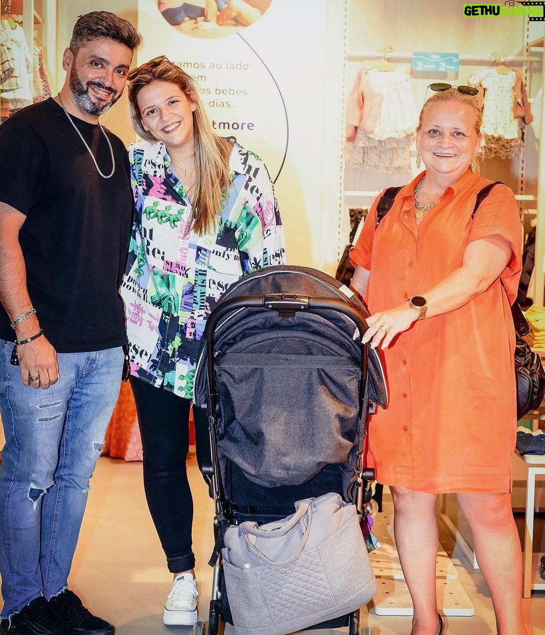Joana França Instagram - A F A M ❤️ na @chiccoportugal 💙 . . . #chicco #chiccoportugal #joanafrança #noémiacosta #nunopires #Lucas💙 #fam #family #familia #children #ourchoice #baby Chicco