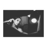 Joana França Instagram - “Ela guarda no seu olhar profundo um mundo inteiro impossível de descrever.” 📸 by @davidsalvado.photography . . . . . . . #blackandwhite #art #artist #theatre #music #photography #photo #backstage #dressingroom #musical #love #lights Casino Lisboa