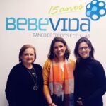 Joana França Instagram – O @nunopiresoficial e eu vamos ser papás pela primeira vez! Não posso deixar de ser grata ao avanço da medicina e nomeadamente ao milagre que é a criopreservação das celulas estaminais. Actualmente, as células estaminais, já podem ser utilizadas na terapia de mais de 80 doenças e no futuro poderão funcionar como células substitutas em tecidos lesionados ou doentes, como nos casos de Alzheimer, Parkinson e doenças cardiovasculares em geral, ou ainda em células que o organismo deixa de produzir por alguma deficiência, como no caso da Diabetes. Ao criopreservar as células estaminais dos nossos bebés, estamos a guardar uma fonte de vida, uma alternativa terapêutica! E por isso é com enorme orgulho e gratidão que aceitámos o cuidado da avó Noémia ao fazer a ponte para nos tornar-mos família Bebé Vida! A nossa enorme gratidão com a doce Teresa que nos recebeu tão bem e nos acolheu na família linda que é a Bebé Vida! Todas as questões que tinha para perceber e clarificar, foram também resolvidas pela querida Renata que esteve sempre disponível para deixar os papás mais que esclarecidos! É um orgulho para nós, sermos Bebé Vida! 💙 @bebevida.pt #bebevida #bebévida #celulasestaminais #criopreservação #maisvidamaissaudemaisamor #familia #saude #laboratorio #bancodetecidosecelulas BebéVida