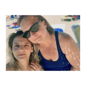 Joana França Instagram - “Tu que nos guardaste em teu ventre aquecido e do mundo fomos protegidos... Tu que nos trouxeste para a vida, o que mais poderíamos querer? Em teus braços fomos acalentados com teu amor e dedicação. Oh! Maravilhosa Criatura... Nascida do Amor Divino que nos ampara a todos os momentos de nosso Viver! Rogar com todas as forças que Deus abençoe a todas as mães e se nem sempre ao nosso lado podemos te ter até tua lembrança nos faz reviver... que maravilha... Você nunca estará sozinha, Querida Mãe!” - José Guilherme S. Filho #love #photooftheday #motherhood #amazing #igers #picoftheday #instadaily #instafollow #iphoneonly #instagood #bestoftheday #joanafrança #noémiacosta #life #motheranddaughter #familyfirst