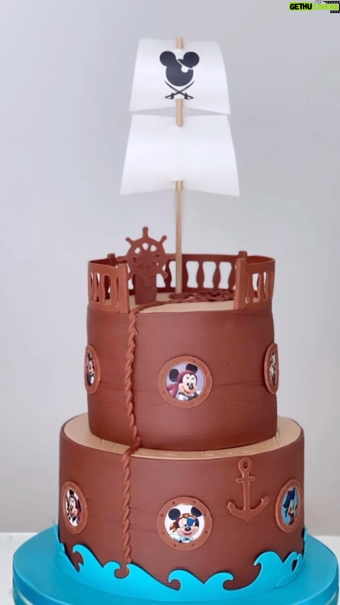 Joana França Instagram - 🎂 L U C A S ✨ O nosso Lucas fez 3 anos e a vida é cada dia melhor porque somos uns abençoados em ter um Ser tão maravilhoso, como ele, como filho. Não há dia que passe, que não agradeça a Deus a família que me deu e que todos os dias escolho regar para continuar a ver dar o maravilhoso fruto que sempre tem dado. 3 anos de Lucas, 3 anos de um amor transcendente, desafiante, arrebatador e completo! O nosso menino está tão crescido, amor @nunopiresoficial e continua sempre a ser o melhor de cada dia ❤️ Obrigada a todos os que escolheram tirar um pouco do seu tempo para nos enviarem amor aka parabéns! Gratos, muito gratos! 💙 E como já é habitual, todos os anos a @epandys_enterprises faz uma obra de arte no bolo de aniversário do nosso filho! Grata, grata, grata, querida Ana, por tanto amor e talento! #weloveepandys Obrigada, meu Amor @nunopiresoficial por me dares o melhor e mais valioso presente da vida; obrigada meu amor iluminado, de nome Lucas, por me fazeres a Mãe mais orgulhosa, completa e amada do mundo. #weloveyousomuchLucas Life Is Beautiful