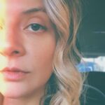 Joana França Instagram - Lado B – Acredito em TI! Acredito no potencial que tens em ti. Quero ajudar-te e trazer-te possibilidades de veres perspetivas que talvez nunca tenhas pensado. Entregar-te soluções que já habitam em ti e não as consegues ver. Não quero perder mais tempo sem te poder ajudar e exponenciar porque te vejo como tu AINDA não te vês. Quero construir contigo e estou a construir para ti. Sim! Para TODOS! Espero por ti na ansiedade de não querer perder mais tempo para esperar porque temos tanto para fazer e crescer. Não há tempo a perder nem pausas para pensar ou virgulas para respirar. Estás comigo? Queres tu também o que eu quero para ti? Estás comigo? Eu.... Estou aqui! . . . #joanafrança #joanafrançacoach #coaching #pnl #comunicação #desenvolvimentopessoal #desenvolvimentohumano #amor #cuidardemim #saudeemocional #inteligenciaemocional #foco #soluções #perspectivas #possibilidades O lado bom da Vida