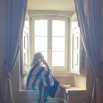 Joana França Instagram - Esperei muito por esta sessão! Quis fazer apenas quando estivesse interiormente e exteriormente “no ponto”! Mas… Cansei-me da porcaria da pressão de imagem e da falta de genuinidade que vivemos, sobretudo nas redes sociais! Somos Mulheres: fomos Mães, comemos mais, não conseguimos fazer exercício que queríamos, não perdemos todo o peso que gostávamos, matamo-nos para o conseguir, corremos a milha extra e sacrificamos tudo e mais um par de botas e tanto mais… Tudo isto porquê???? Seja qual for a razão para que a nossa imagem no espelho não seja o “protótipo de imagem” dos tempos atuais, eu estou em paz comigo e a abraçar quem sou! Porque um bom Ser Humano, um coração cuidado, um 40 de calça, uma paz plena e verdadeira bate aos pontos todo o Photoshop e julgamento alheio da pseudo imagem perfeita! Sou eu, porra! E eu G O S T O de mim! Marimbei-me para o estereótipo que a Humanidade criou! Importa cuidar de dentro para fora e estar em paz connosco e com as nossas palavras, escolhas e atitudes! 📸 by @eva_lopes3 #abraçatecomoés #decideporti #womensupportingwomen #thankful #grateful #blessed Ama-Te