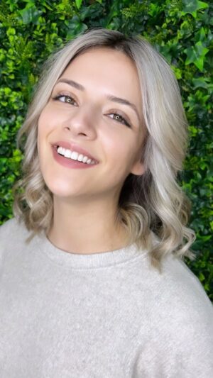 Joana França Instagram - L U A N A  B L A N C O ✨
 . . . . HairStylist . . . . 

Pedi à Luana para ficar mais loira! 
Pedi um loiro mais frio. 

E ela sempre me surpreende com a sua excelência e profissionalismo! 

Uma equipa fabulosa e um ambiente TOP! 

Obrigada obrigada, por tanto, querida Lu! 
Obrigada obrigada, querida Mi! ❤️

#luanablancohair #luanablanco #hair #hairstyle #hairstylist #loiro #blonde #coloração #joanafrança #grateful #thankful #blessed