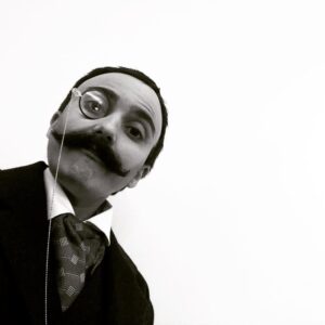 Joana Pais de Brito Instagram - Vai um arrozinho de favas?
🍲🍲🍲
Amanhã, há tertúlia bem regada com José Carlos Ary dos Santos, Natália Correia, Maria Teresa Horta, Oscar Wilde e Eça de Queiroz.
🍷
No Cá Por Casa, de @herman.jose.oficial 
🥃
@manuel_marques_oficial 
@mariarueff 
@gabrielalrbarros 
@rtppt
