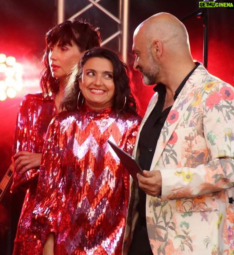 Joana Pais de Brito Instagram - ❤️🔆☀️💛🌈✨🎇💃🏻 @heitor_lourenco @amoramor_sic_oficial
