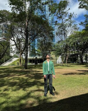 Joe Jonas Instagram - Taking in that sweet manila sun ☀️