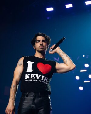 Joe Jonas Instagram - We ❤️ you

New “I Heart” tees now available in our store. Get yours!